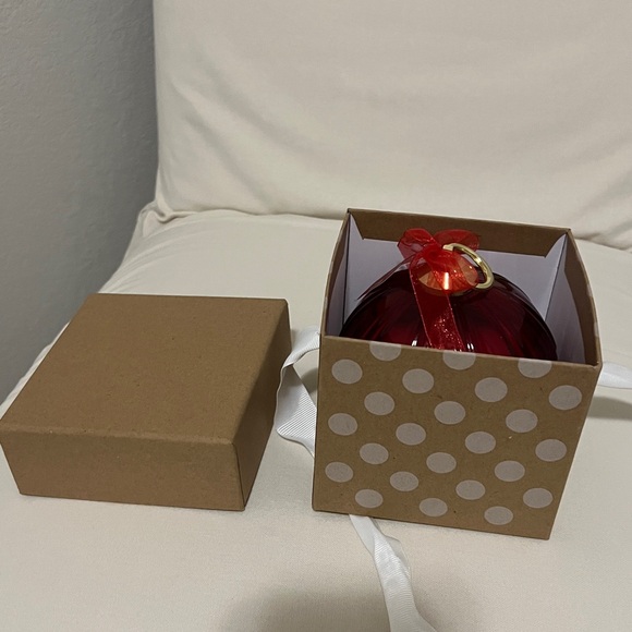 DW Home Cashmere Spice Red Glass Candle - Picture 8 of 9